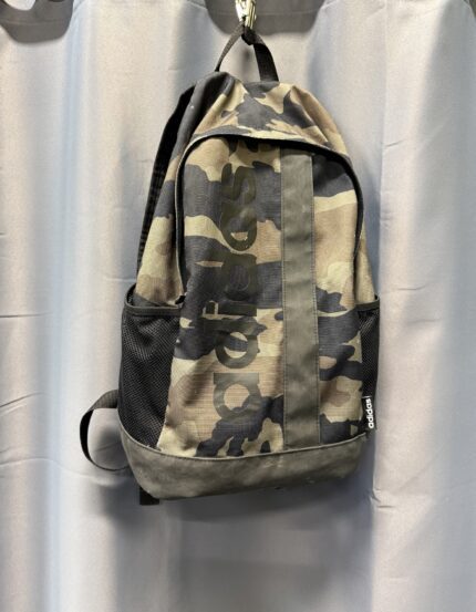 Adidas camo reppu